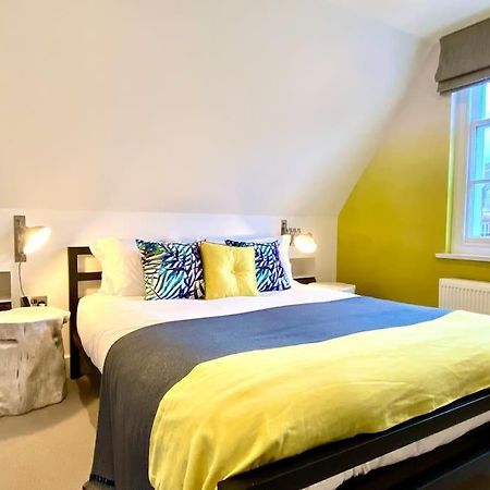 Stunning Little House On Poole Quay - Free Secure Parking & Wifi - In The Heart Of The Old Town - Great Location - Free Parking - Fast Wifi - Smart Tv - Newly Decorated - Sleeps 2! Close To Poole & Bournemouth & Sandbanks Exterior photo