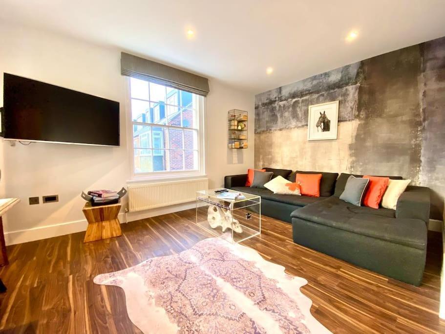 Stunning Little House On Poole Quay - Free Secure Parking & Wifi - In The Heart Of The Old Town - Great Location - Free Parking - Fast Wifi - Smart Tv - Newly Decorated - Sleeps 2! Close To Poole & Bournemouth & Sandbanks Exterior photo